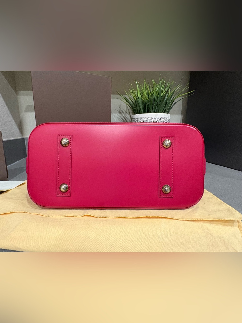 Louis Vuitton Alma PM Epi Fuchsia Satchel Top Handle Bag - Excellent condition - Picture 7 of 16